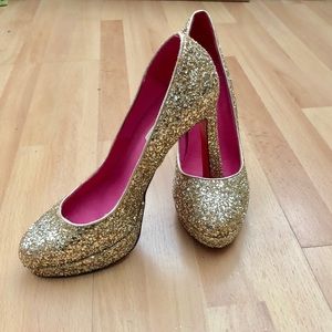 Sparkling gold glitter heels